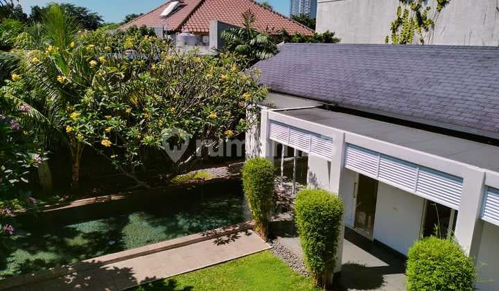 Beautiful House With Large Backyard Garden And Pool In Cipete