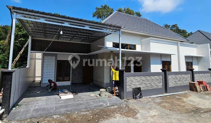 RUMAH GEDE HARGA MIRING CLUSTER TIMUR UII. DEKAT PASAR JANGKANG