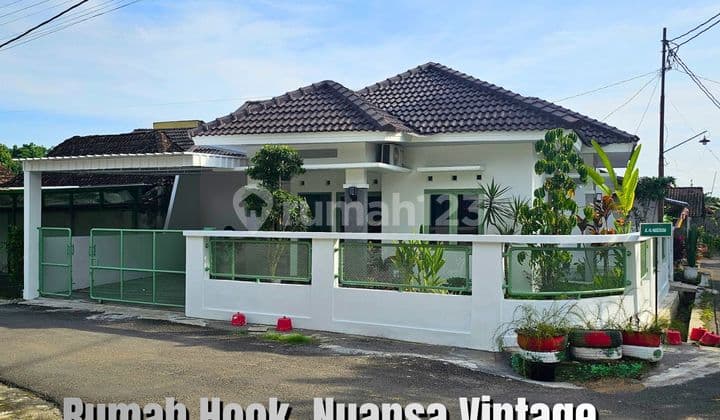 Rumah Vintage Hook Besar Dekat Masjid Di Tajem Maguwo Jogja