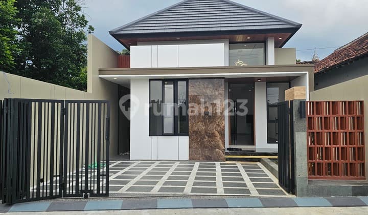 Rumah Besar Lapang 1 Lantai View Sawah Jl Kaliurang Km 10. Dekat Resto Pawon Mbah Gito