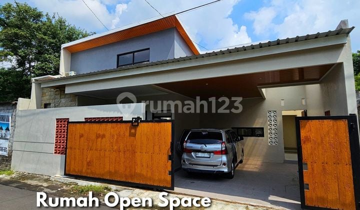 Rumah Cantik Kontemporer Open Space Dekat Sd Model & Stadion Maguwo, Kampus Unriyo, Upn, Amikom