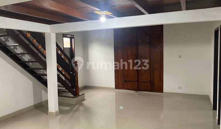 Rumah 3 Kamar Area Denpasar Barat Semi Furnish