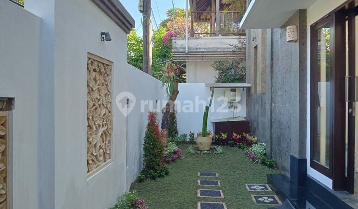 Villa 4 Bedrooms Enclosed Living Area Sanur
