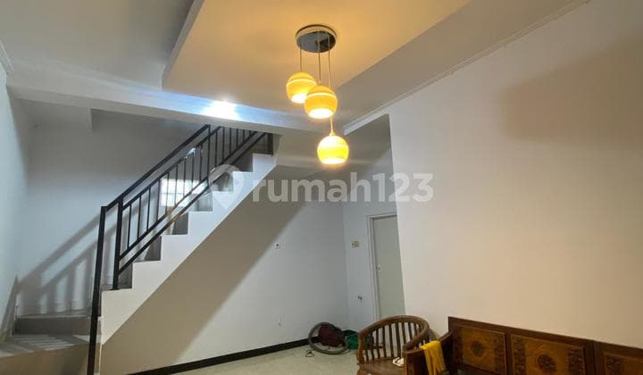 2-Story House in Jimbaran Area with Mangrove View