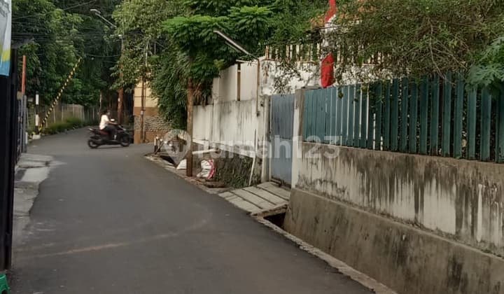 Rumah Unfurnished Butuh Renovasi SHM - Sertifikat Hak Milik di Jalan haji muhi, Pondok Pinang