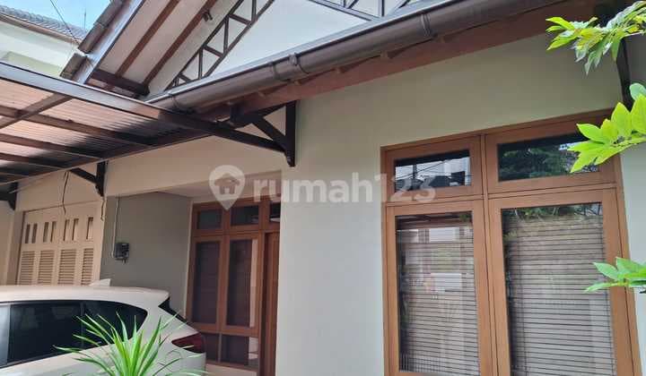 Dijual Cepat Rumah Bagus Pinggir Jalan Raya. Cocok Untuk Usaha Unfurnished SHM di Bsd, Tangerang