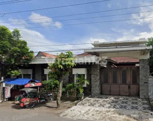 Dijual Rumah Luas & Bagus di Tengah Kota Surakarta, Jawa Tengah