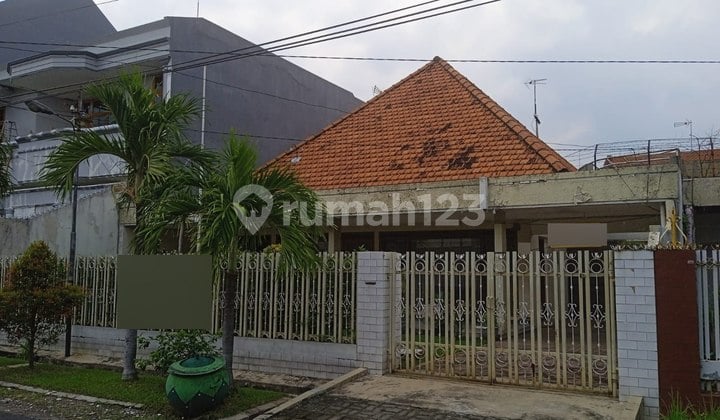 Rumah Bagus Unfurnished SHM di Blambangan Dekat Widya Mandala