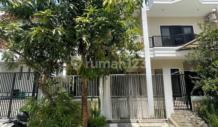Rumah 2 Lantai Bagus SHM di Pakuwon Indah Villa Valensia