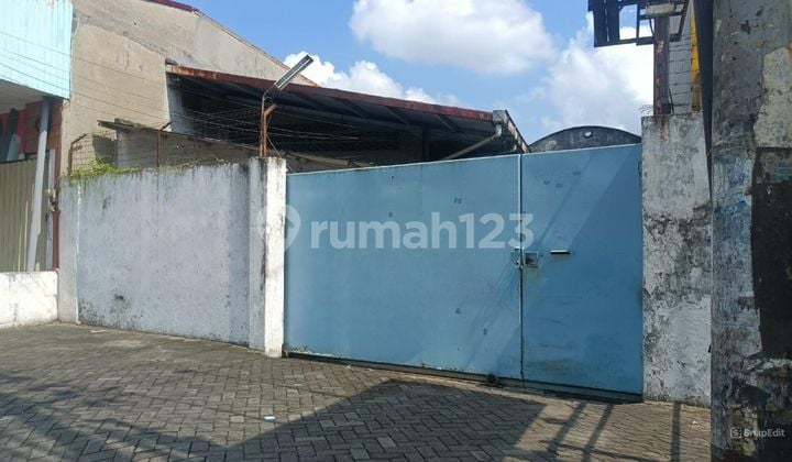 Strategic Warehouse Ready for Use in Raya Mastrip Kebraon