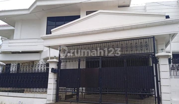 Rumah Mewah 2 Lantai di Dharmahusada Indah Surabaya