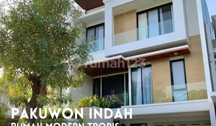 Rumah 2 Lantai Bagus Semi Furnished di Pakuwon Indah Dekat Citraland Graha