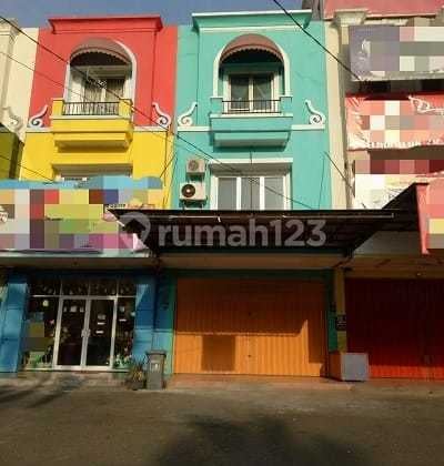 Ruko Boulevard Hijau Akses Jalan Lebar Dua Mobil (6985 ER)