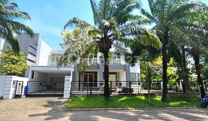 Rumah Terdepan Dian Istana Park Avenue Row 5 Mobil Surabaya Barat