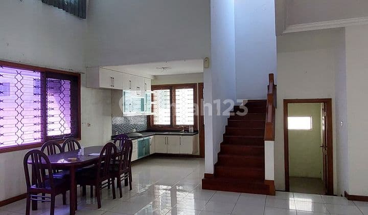 Turun Harga Rumah Mewah 2 Lantai Graha Family Blok Cc Surabaya