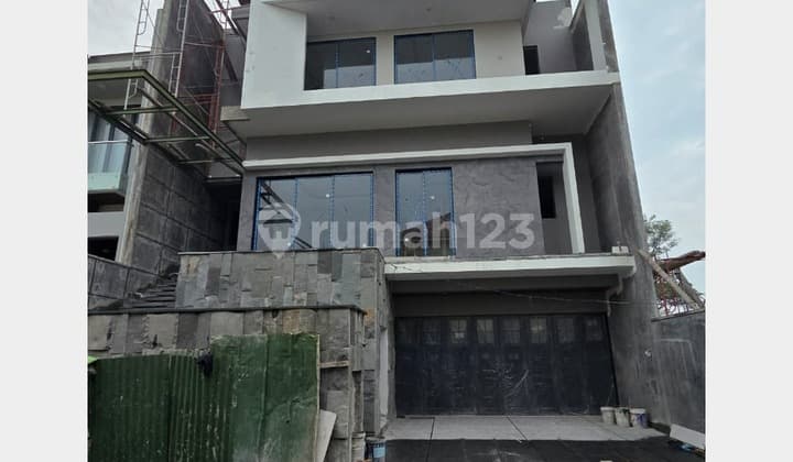 Waterfront Citraland High Spec Baru Gress Mewah 3 Lantai Surabaya