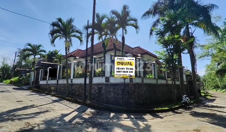 Rumah Hook di Puncak Dieng, Malang