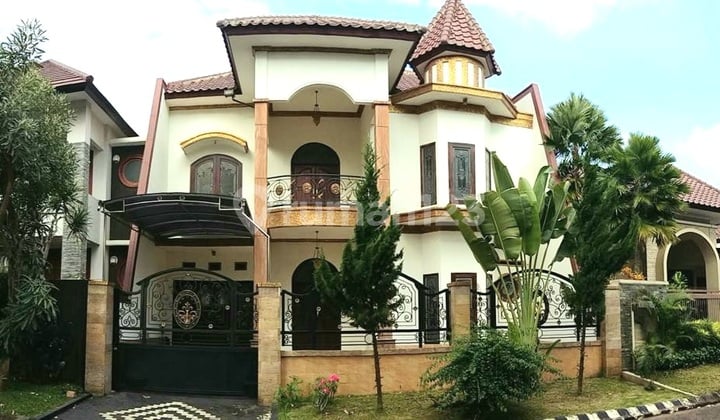Rumah Mewah Furnished Di Istana Dieng, Malang