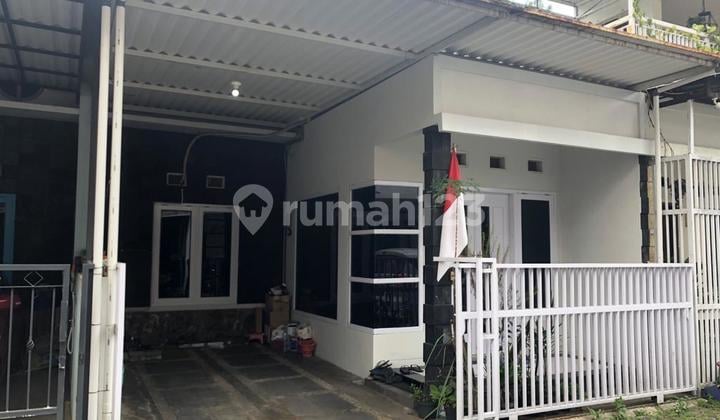 A Small 2-Story House With 4 Bedrooms in Dieng Malang