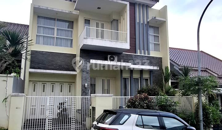 2-Story House, 8 Bedrooms, Semi-Furnished in VPT Tidar Malang