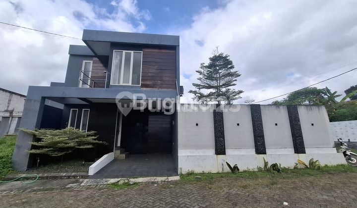 Rumah Villa dengan kolam renang di Butterfly Dau, Kabupaten Malang