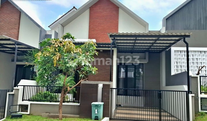 Rumah Cantik Semi Furnish di Austinville Dieng Malang
