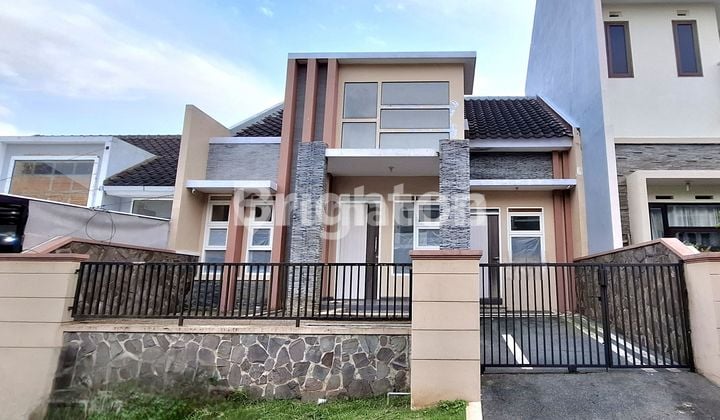 Rumah Cantik di Villa Puncak Tidar Malang
