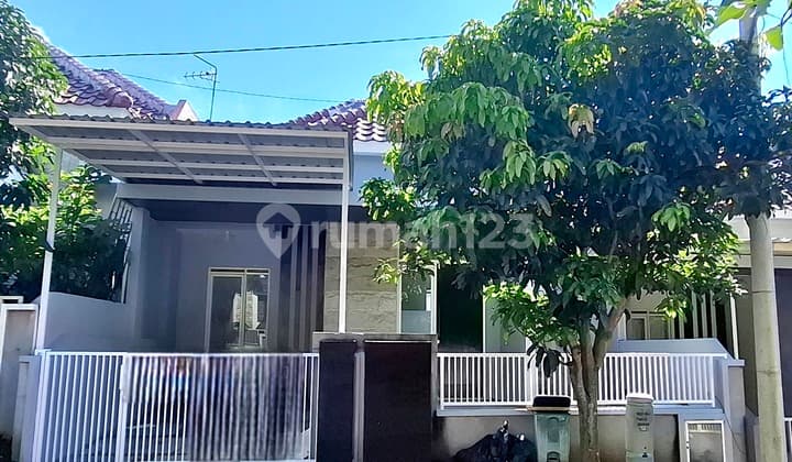 New Occupancy-Ready House Freshly Repainted at Austinville Dieng Malang