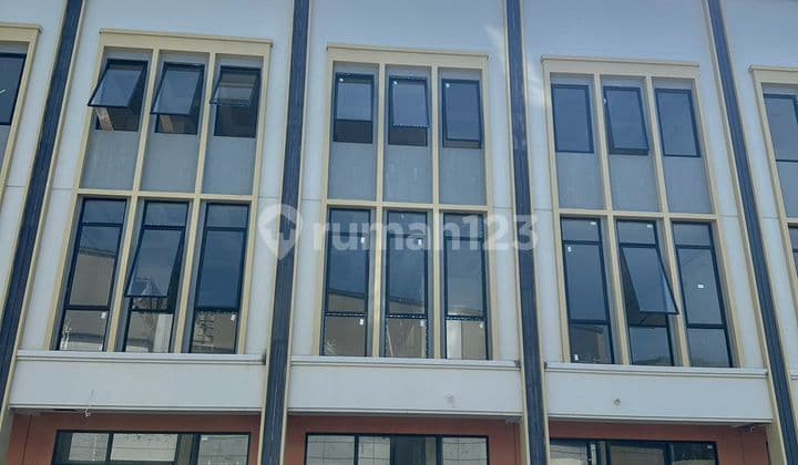 Disewakan! 2 Unit Ruko Baru The Hudson di Lokasi Strategis Gading Serpong