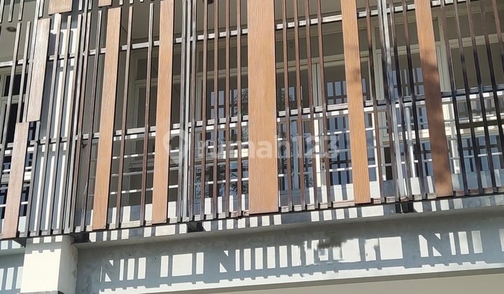 Ruko di Ruko Soho Royal Residence, Surabaya 310 m Bagus HGB Ruko di Ruko Soho Royal Residence, Surabaya 310 m Bagus HGB