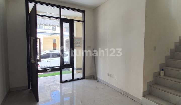Rumah Lavon Swan City,Tangerang, 2 LT, Utara, Lb79, Kanopi+K.full