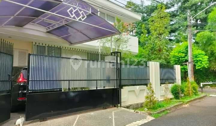 Rumah Siap Huni Asri Nyaman 2 Lantai Hoek Pondok Indah