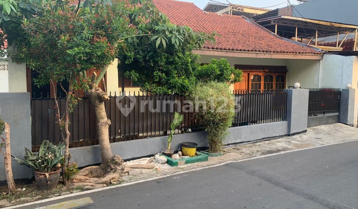 For Sale Spacious 1-Story House in Kebayoran Baru, South Jakarta