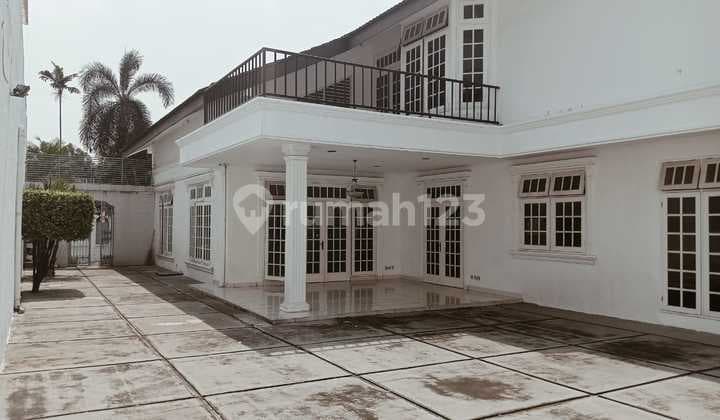 Rumah 2 Lantai Lokasi Elit Simprug Dijual