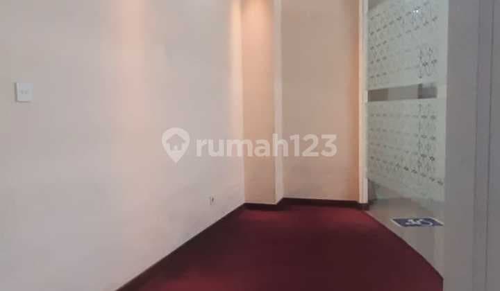 Disewakan Ruang Usaha 2 Lantai Pinggir Jalan Wolter Monginsidi Jaksel