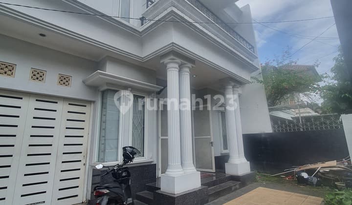 For Rent Classic Modern House in Pondok Indah
