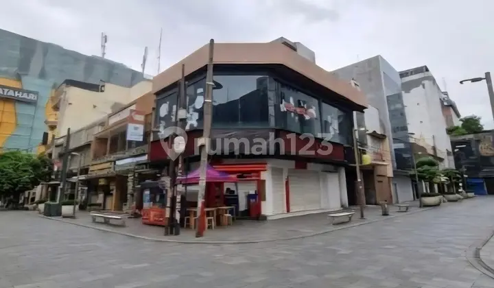 For Sale: Corner Shop House in Melawai, Good Condition