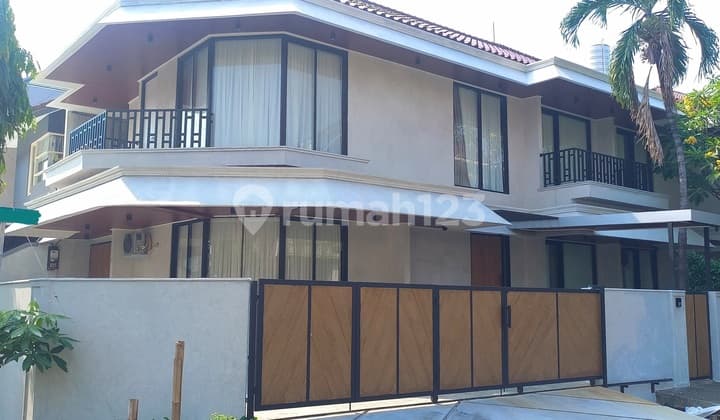 Dijual Rumah Baru Hook Jalan Lebar di Pondok Indah