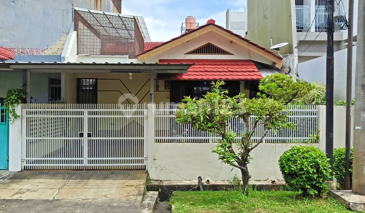 Rumah Rapi, Sangat Terawat, Puri Indah