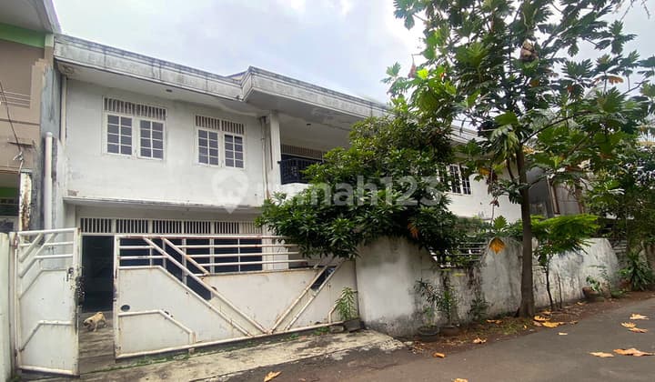 Hunian Klasik di Jantung Jakarta Barat Taman Kedoya Baru