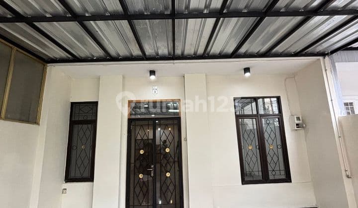 Rumah 2,5 Lantai di Taman Palem Lestari Bagus , Terawat Siap Huni