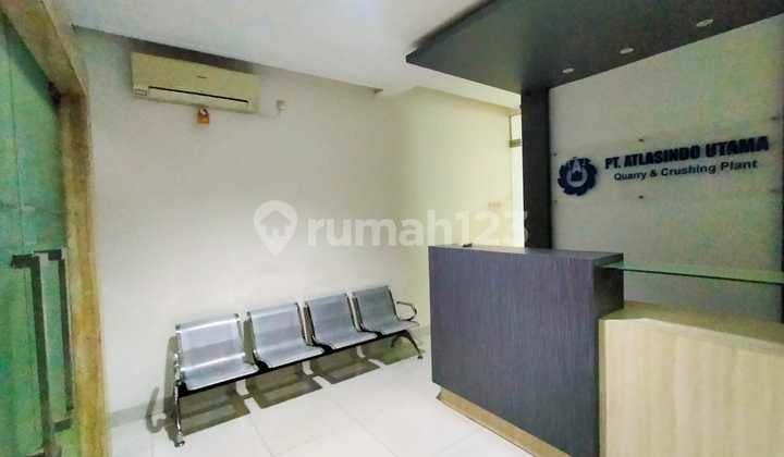 Disewakan Ruko Bagus dan Terawat, 3 Lantai di Perkantoran Kedoyajakarta Barat