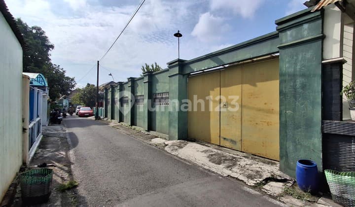 Dijual Murah Tanah Bonus Rumah, Banjarsari, Solo