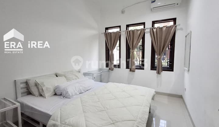 Rumah Jogja Dijual Full Furnished, Dekat Amplaz