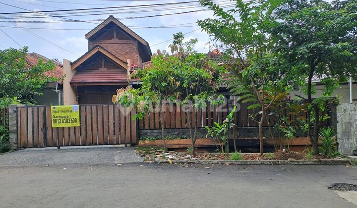 Di Jual Rumah Tinggal 2 Lantai Minim Renovasi SHM