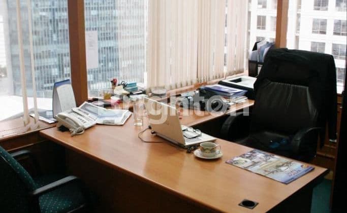 FOR RENT! PREMIUM OFFICE SPACE MENARA SUDIRMAN 250m2 SEMI FURNISHED. ELITE AND STRATEGIC LOCATION. EASY ACCESS