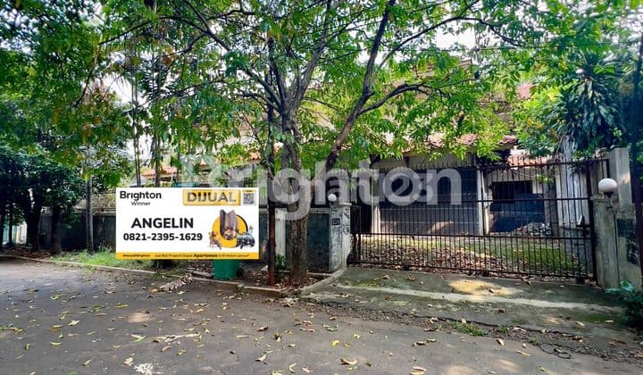 TURUN HARGA! RUMAH TUA HITUNG TANAH KAWASAN ELIT SIMPRUG, JAKARTA SELATAN. BELAKANG MALL SENAYAN CITY
