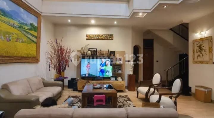 Rumah Super Mewah Mirip Hotel di Taman Sakura