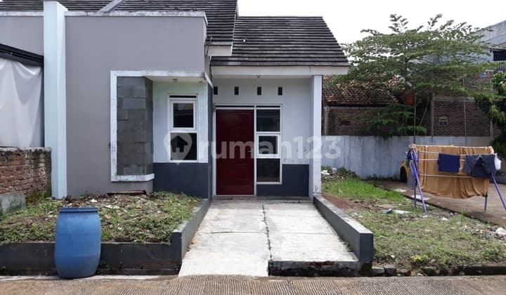 Rumah Kosong Mungil di Pohon Mangga Regency, Rancamanyar