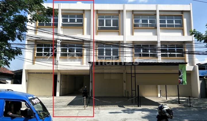 Ruko Terawat Siap Pakai Area Ramai di Terusan Buah Batu